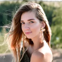 Anna Melostnaya Makeup, Hairstyles, Accessories